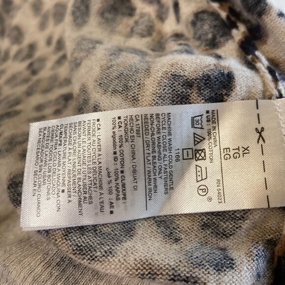COPY - Old navy thin button down sweater animal print Xl - Picture 4 of 6